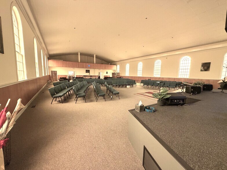More Photos Of 3901 Raeford Rd, Fayetteville Religious Facility For Lease