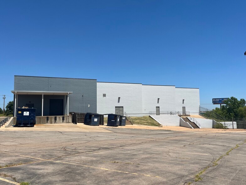 More Photos Of 7400 Plaza Mayor Blvd, Oklahoma City Flex For Lease