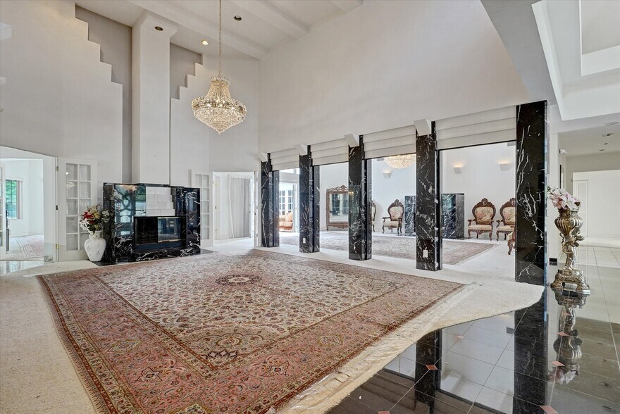 More Photos Of 4623 Hayvenhurst Ave, Encino Apartments For Sale
