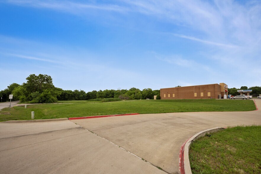 More Photos Of 1910 E Sublett Rd, Arlington Land For Lease