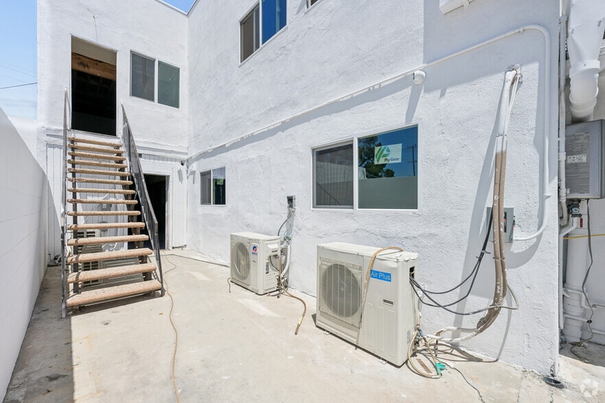 More Photos Of 10520 Magnolia Blvd, North Hollywood Office For Sale