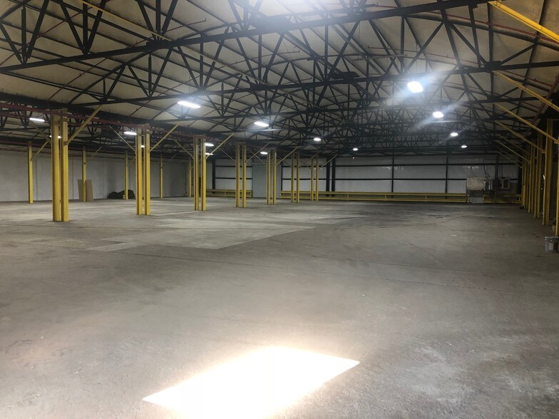 More Photos Of 100 Industrial Dr, Cartersville Manufacturing For Lease