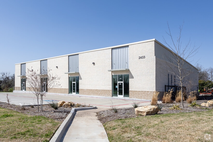 More Photos Of 2433 Tarpley Rd, Carrollton Warehouse For Lease