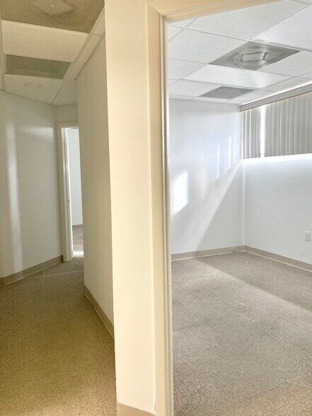 More Photos Of 848 1st Ave N, Naples Medical For Lease