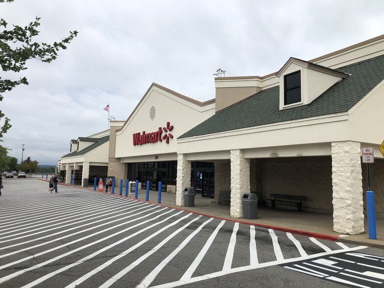 301 Massachusetts Ave, Lunenburg, MA 01462 Retail For Lease