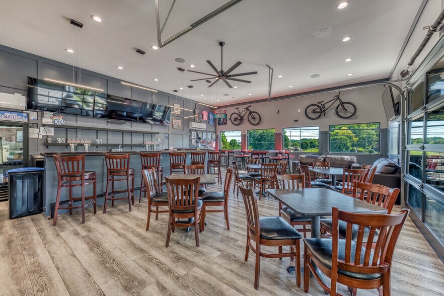 More Photos Of 640 E Maple St, Johnson City Bar For Sale