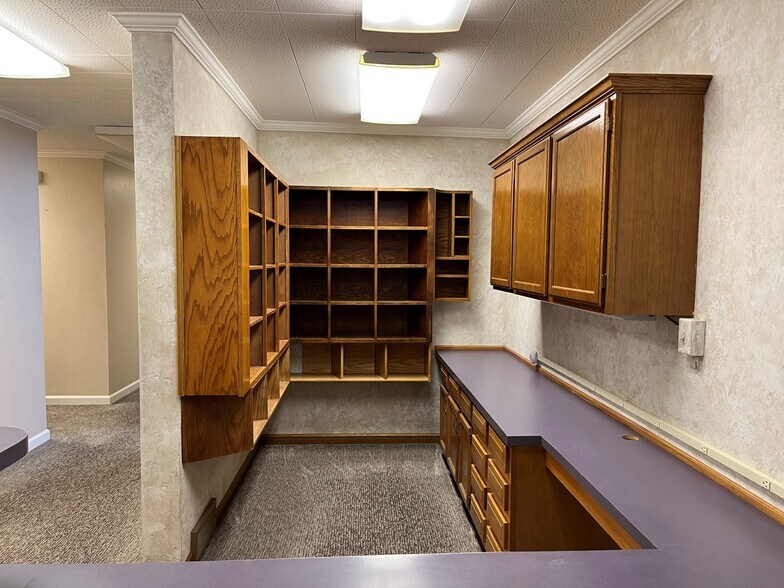 More Photos Of 411 W 5th St, McCook Office For Sale