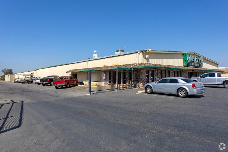 More Photos Of 6109-6165 N Winton Way, Winton Warehouse For Lease