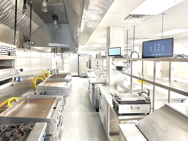 More Photos Of 1002 E Newport Center Dr, Deerfield Beach Flex For Lease