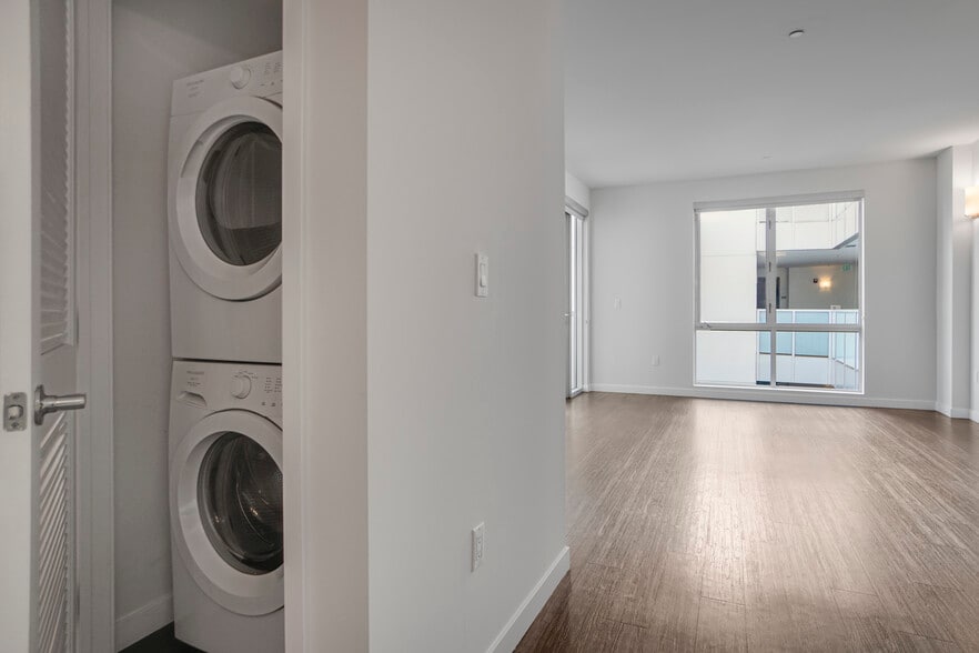 More Photos Of 525 Santa Monica Blvd, Santa Monica Apartments For Sale