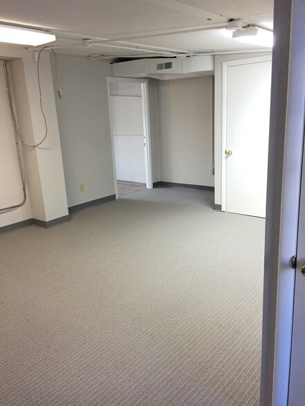 More Photos Of 7800 Laurel Ave, Madeira Medical For Lease