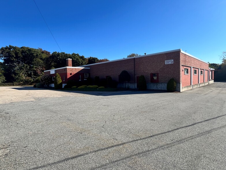 Primary Photo Of 1370 Elmwood Ave, Cranston Manufacturing For Sale