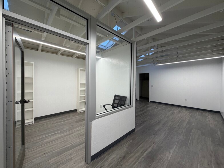 More Photos Of 2116-2118 28th St, Sacramento Office Residential For Lease
