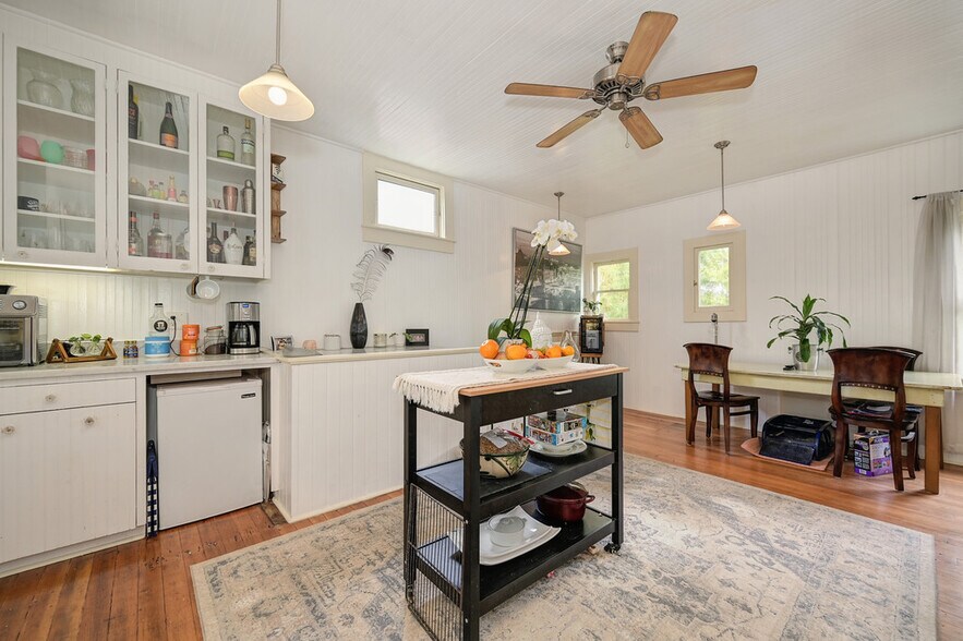 More Photos Of 1250 B St, Walnut Grove Showroom For Sale