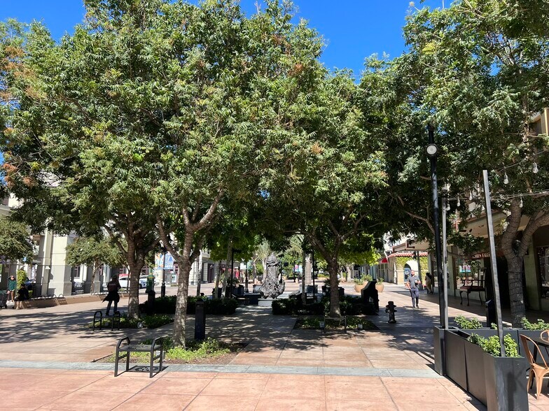 More Photos Of 3730 Main St, Riverside Storefront Retail Office For Lease