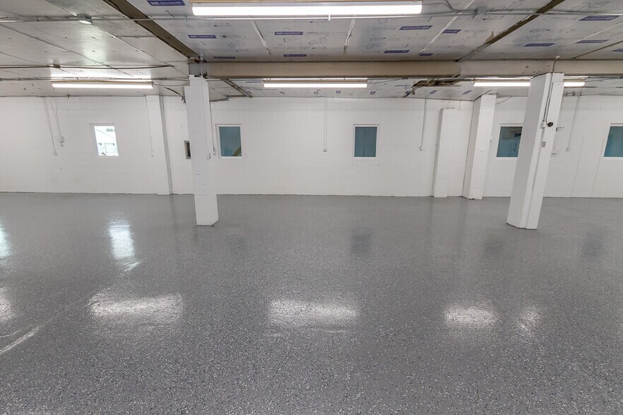 More Photos Of 925 Virginia St, Shelbyville Warehouse For Lease