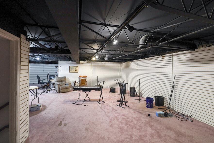 More Photos Of 417 Jefferson Davis Hwy, Fredericksburg Flex For Sale