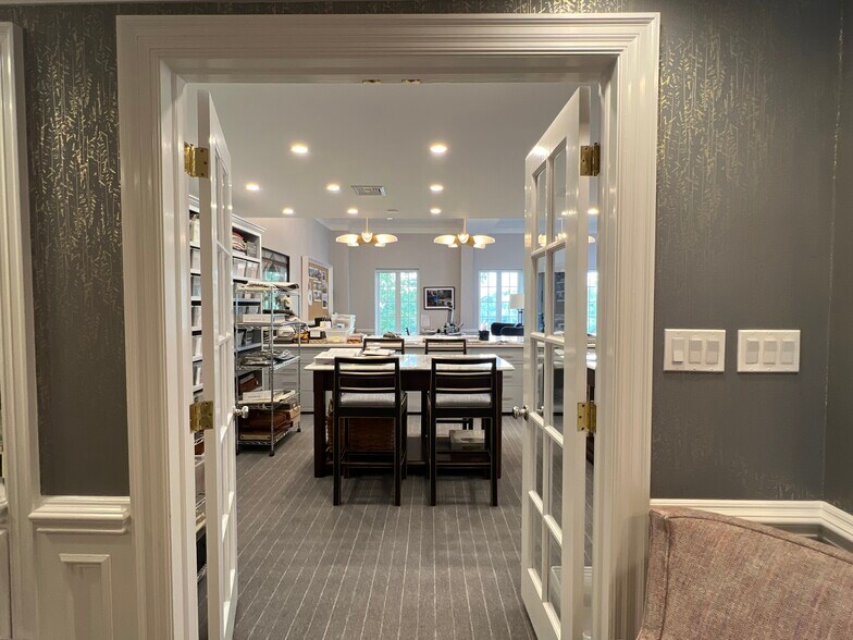 More Photos Of 21 South Ave, New Canaan Storefront Retail Office For Lease