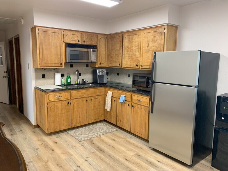 More Photos Of 13240 Pond Springs Rd, Austin Warehouse For Sale
