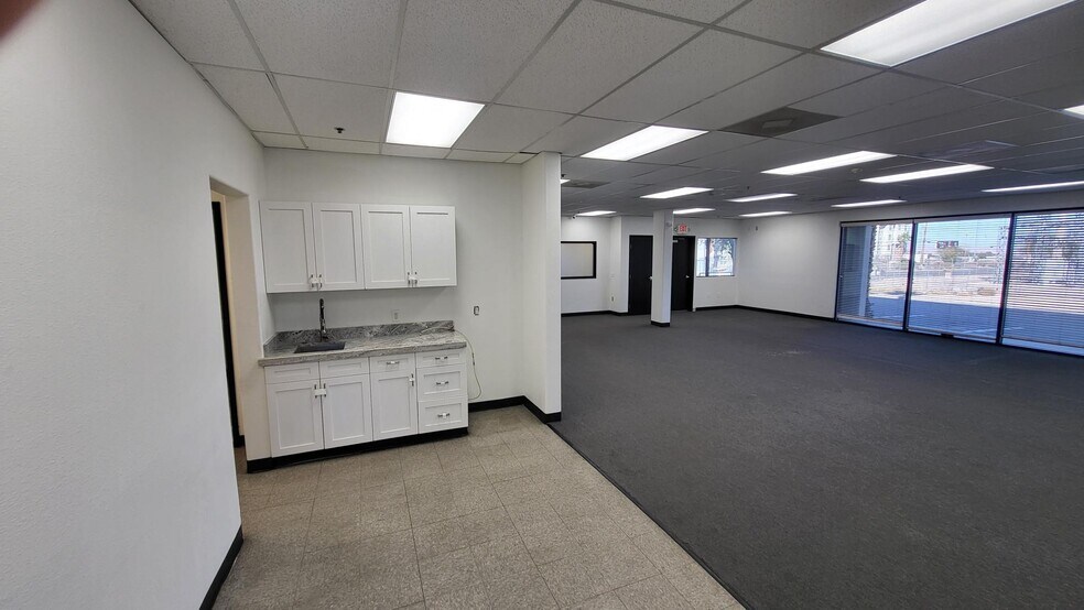 More Photos Of 3325-3326 W Oquendo Rd, Las Vegas Warehouse For Lease