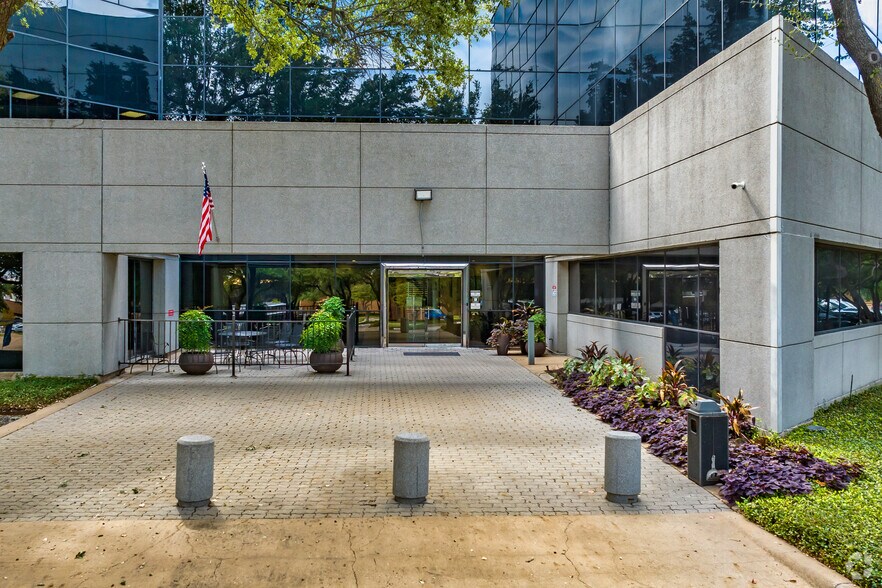 More Photos Of 1651 N Collins Blvd, Richardson Office For Lease