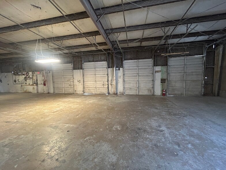 More Photos Of 3110 Reynolds Rd, Lakeland Warehouse For Lease