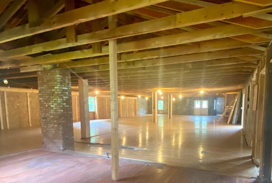 More Photos Of 7392 S Broadway, Red Hook Freestanding For Sale