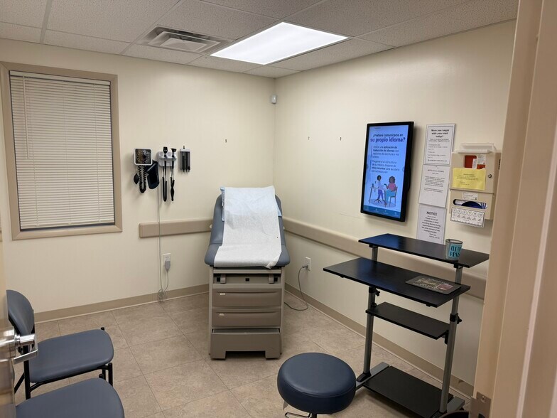 More Photos Of 2 Emma Ln, Clifton Park Medical For Lease