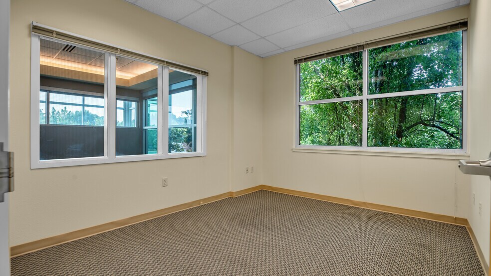 More Photos Of 693 Ray J. Glatt Cir, Woodburn Medical For Sale