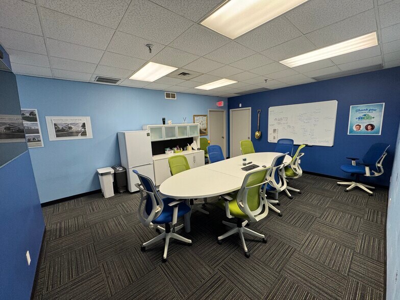 More Photos Of 10100 Crosstown Cir, Eden Prairie Warehouse For Sale