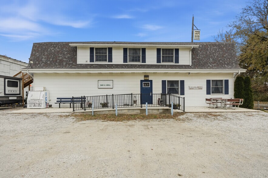 Primary Photo Of 4020 E Old US 30, Hamlet Restaurant For Sale