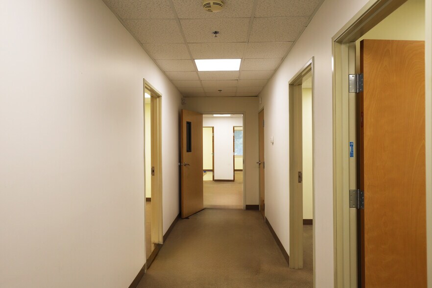 More Photos Of 15 Carlson Ln, Falmouth Office For Lease