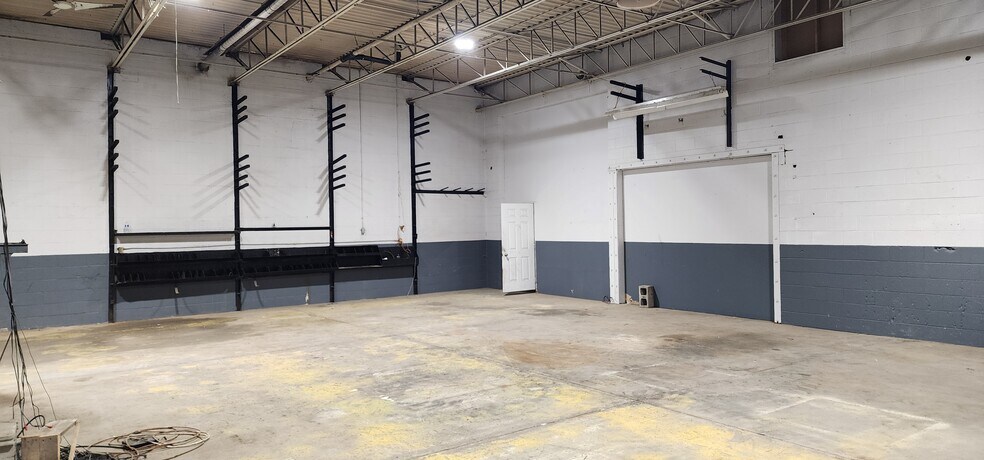 More Photos Of 1725 Rossi Dr, Tecumseh Distribution For Lease