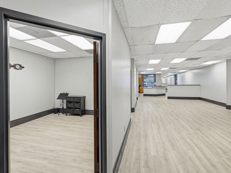 More Photos Of 1212 Air Depot, Midwest City Office For Lease
