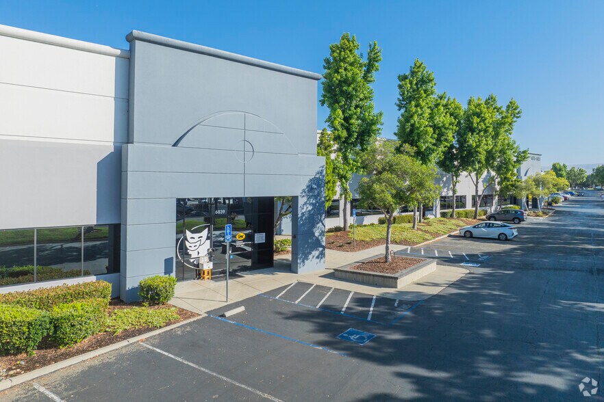 More Photos Of 6815 Mowry Ave, Newark Warehouse For Lease