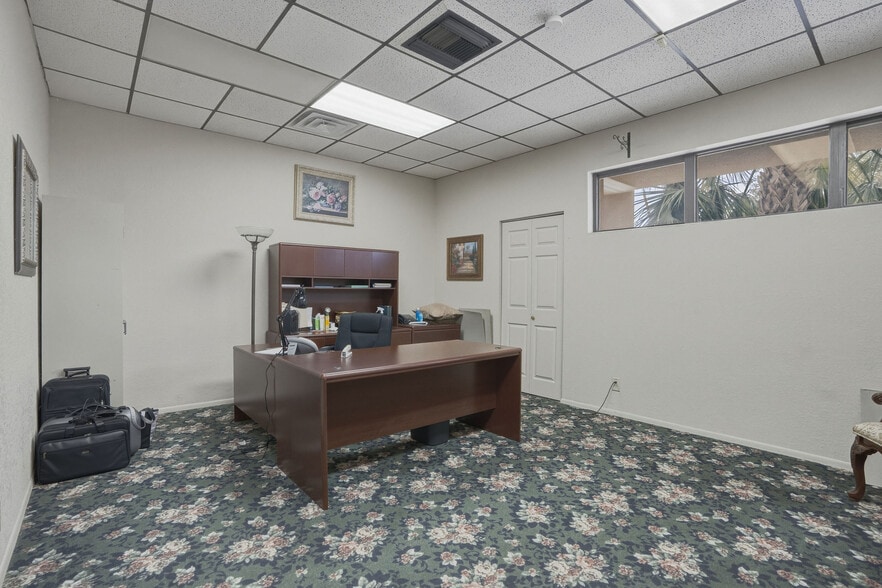 More Photos Of 1610 N Myrtle Ave, Clearwater Office For Sale
