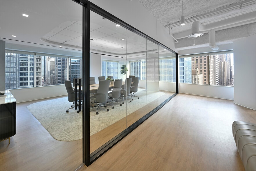More Photos Of 200 S Wacker Dr, Chicago Office For Lease