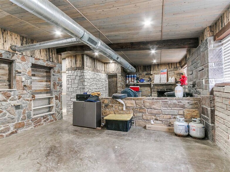 More Photos Of 6625 S Hiwassee Rd, Oklahoma City Showroom For Sale