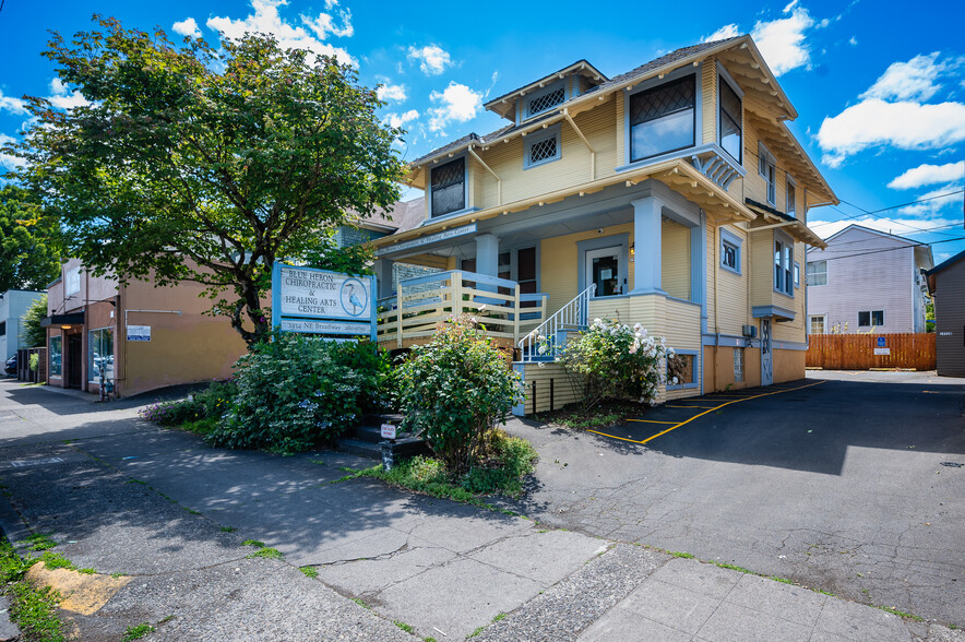 Primary Photo Of 1934 NE Broadway St, Portland Medical For Sale