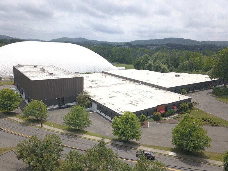 More Photos Of 60 Shelter Rock Rd, Danbury Warehouse For Lease