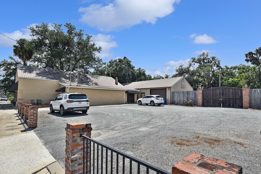 More Photos Of 1607 Norwich St, Brunswick Flex For Sale