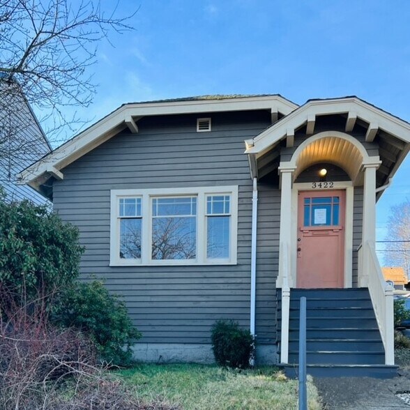 Primary Photo Of 3422 Broadway, Everett Loft Creative Space For Lease