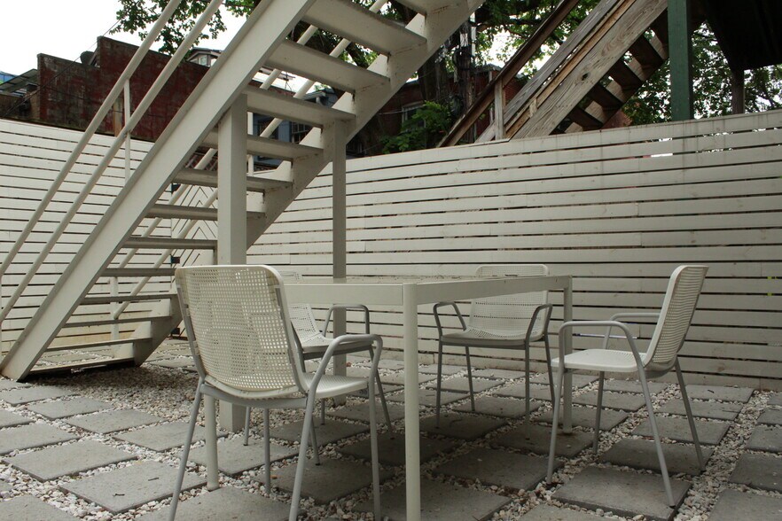 More Photos Of 709 D St SE, Washington Storefront For Lease