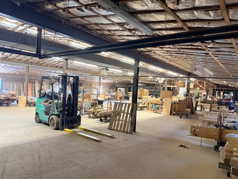 More Photos Of 2570 Needmore Rd, Woodleaf Warehouse For Sale