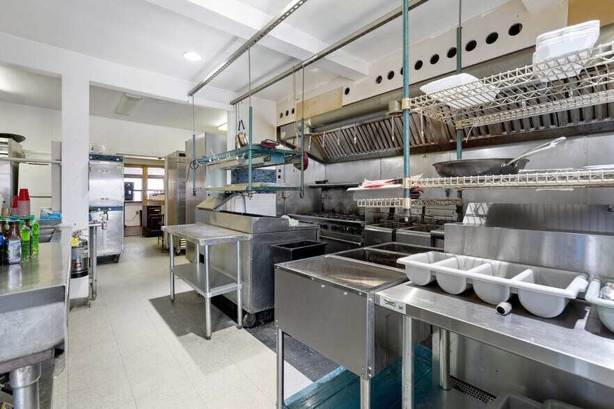 More Photos Of 13 Park Ave, Hadley Restaurant For Sale