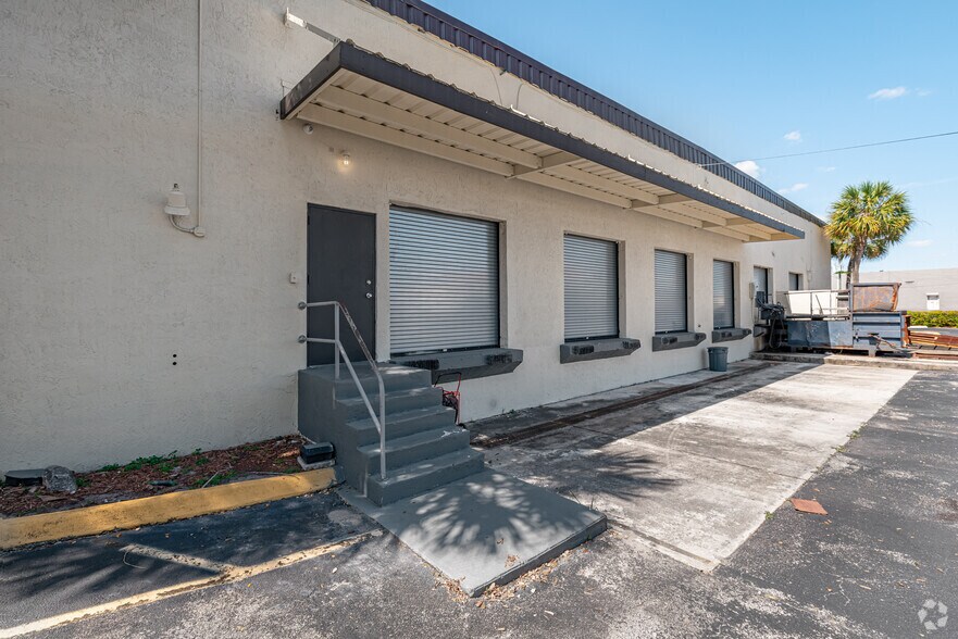More Photos Of 3705 W Commercial Blvd, Fort Lauderdale Showroom For Sale