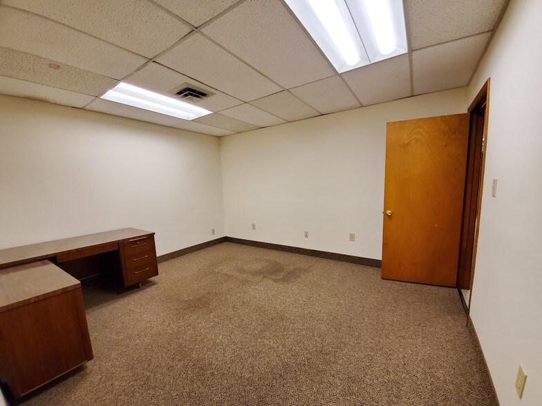 More Photos Of 227 28th St, Newport News Storefront Retail Office For Lease