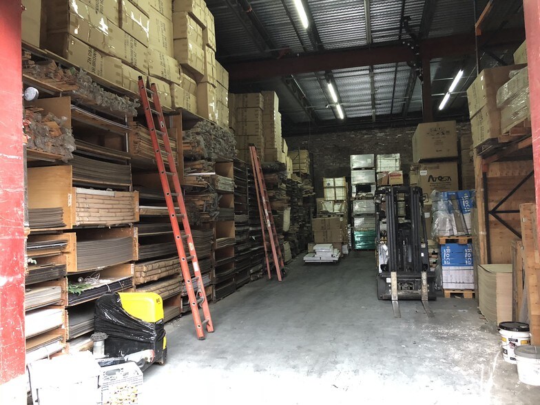 More Photos Of 582 Johnson Ave, Brooklyn Contractor Storage Yard For Lease