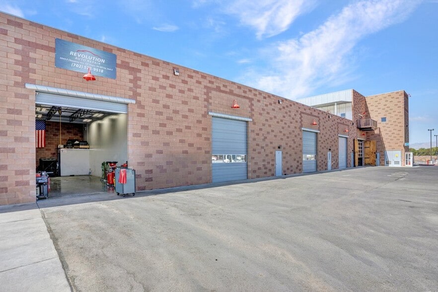 More Photos Of 5041 Cheyenne ave, Las Vegas Warehouse For Lease