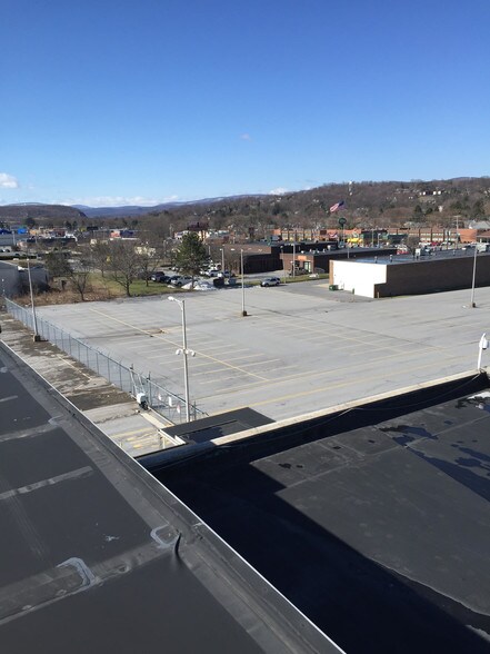 More Photos Of 3121 Pleasant Valley Blvd, Altoona Light Distribution For Lease